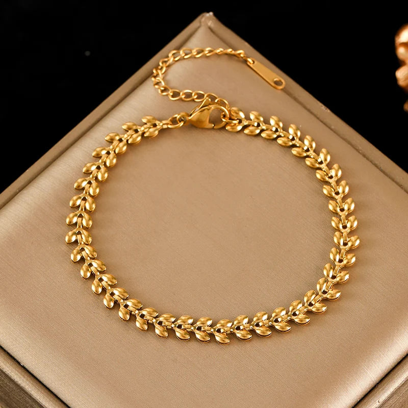 Bracelet doré – élégance délicate & féminine