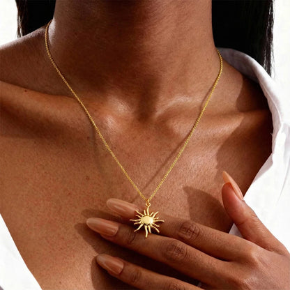 Collier Soleil Doré – Minimalisme & Lumière