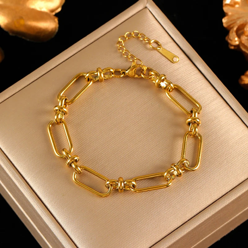 Bracelet doré – élégance délicate & féminine