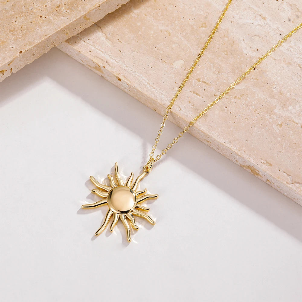 Collier Soleil Doré – Minimalisme & Lumière