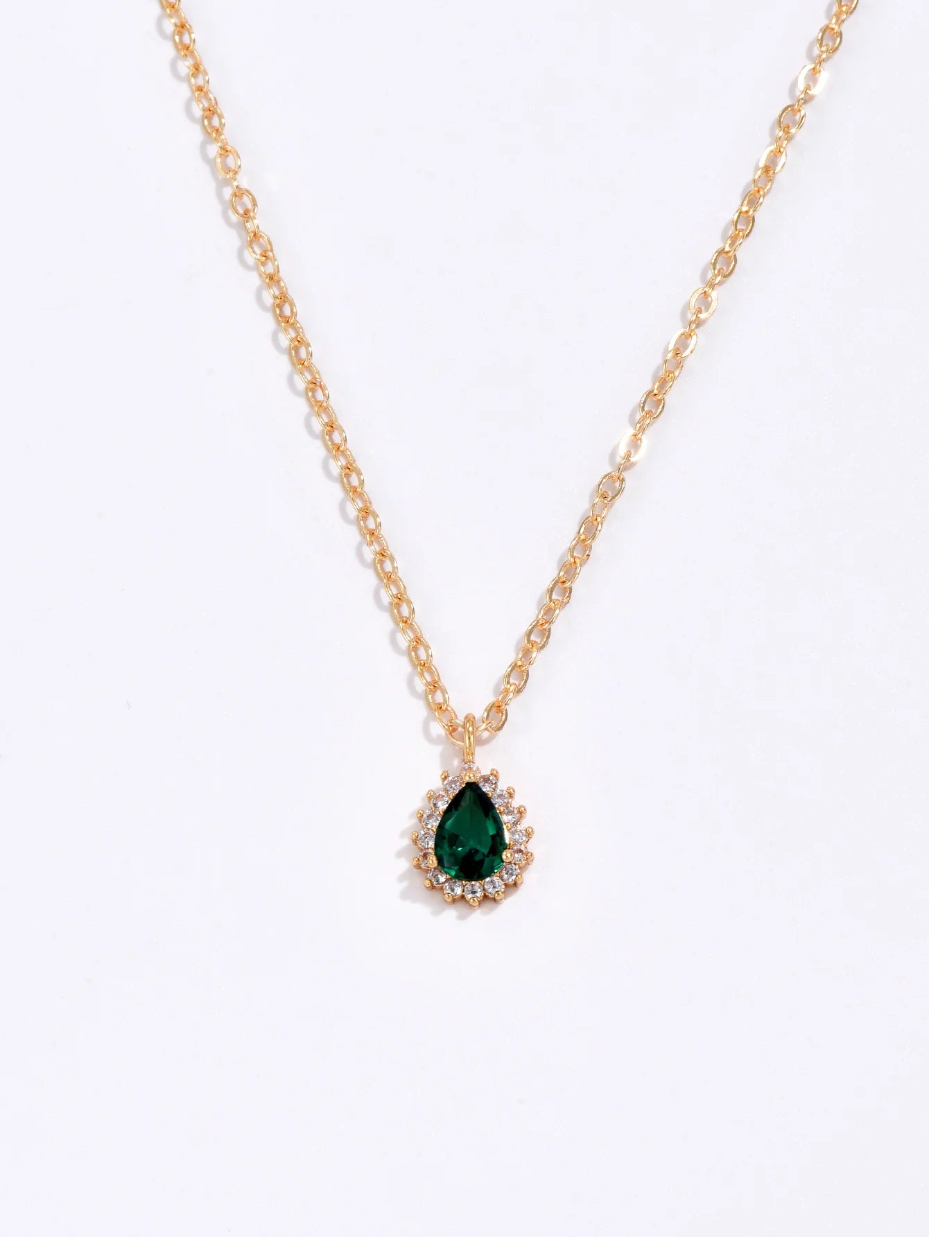 Collier pendentif goutte scintillante – élégance raffinée