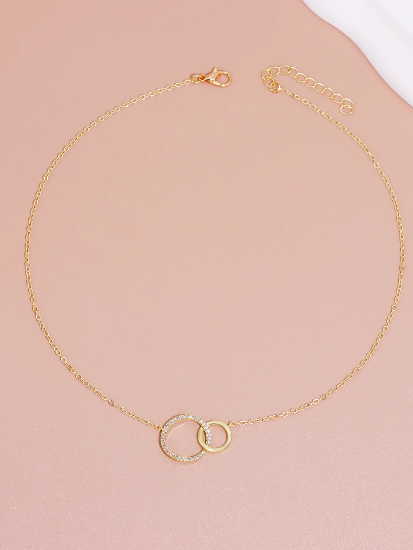 Collier Double Cercle Doré – Élégance Intemporelle